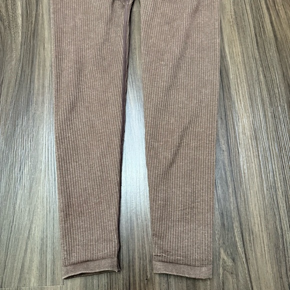 Balance Athletica women sz M “The Channel Pant” cropped leggings - Picture 6 of 8